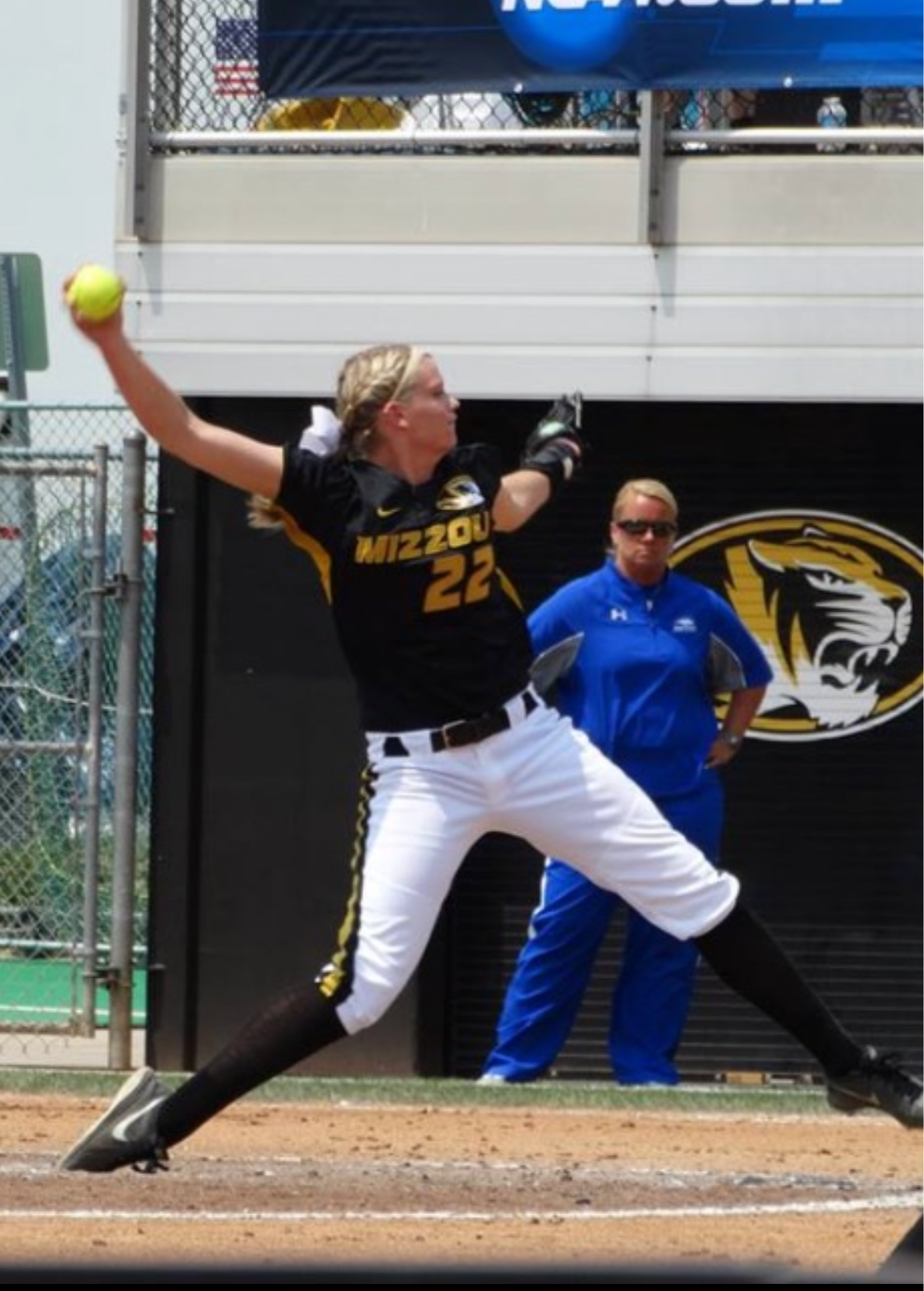 Lindsey Heinlein pitching for Mizzou